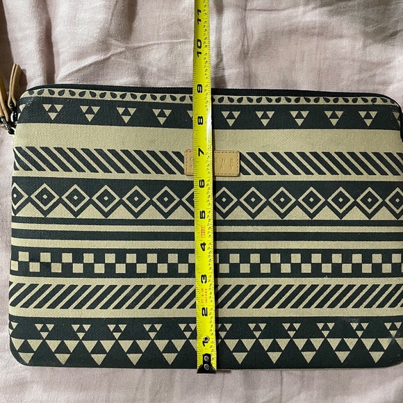 Laptop/tablet case ~12x9 - Picture 5 of 6